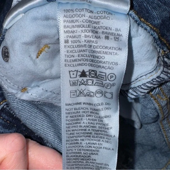 Levi’s High Waisted Mom Jeans - Picture 7 of 7